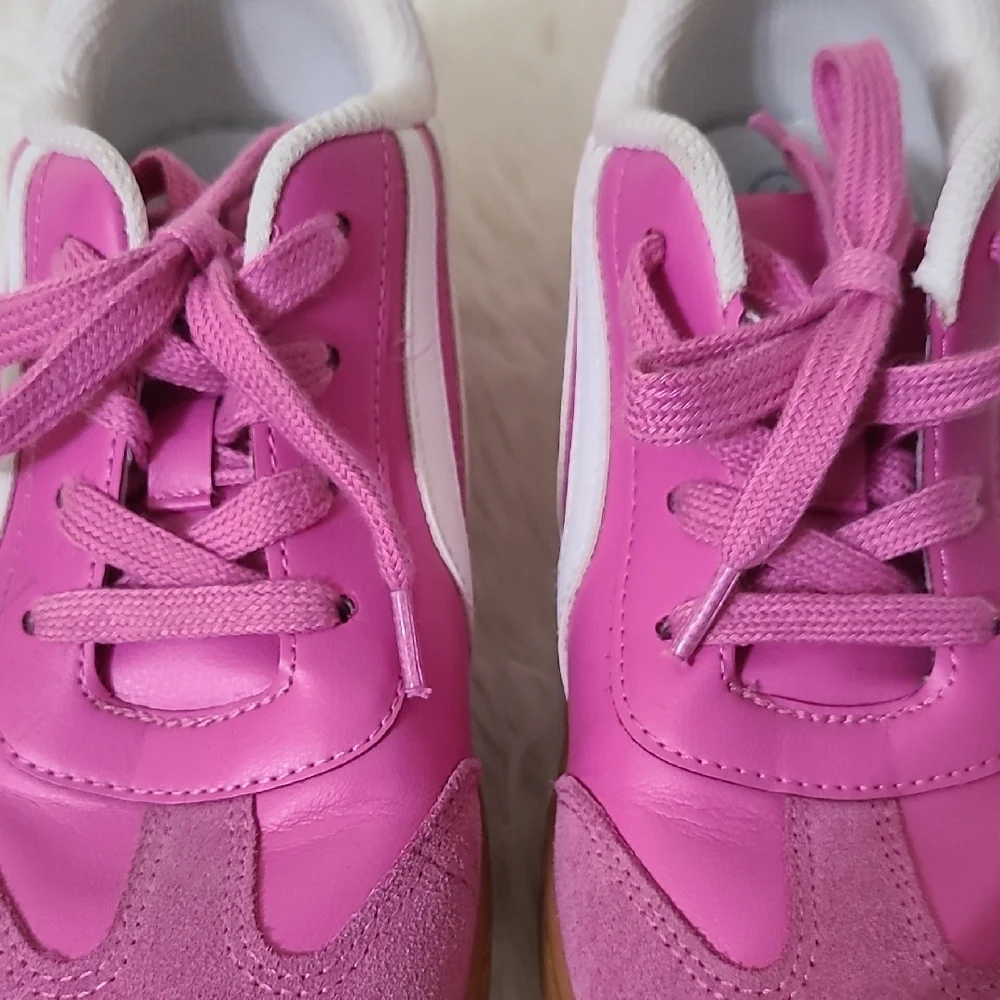 Cat & Jack Girls Pink Sneakers with White Trim - Size 4‎